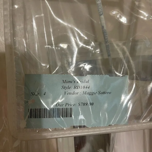 Elegant White One-Shoulder Gown - Picture 8 of 8